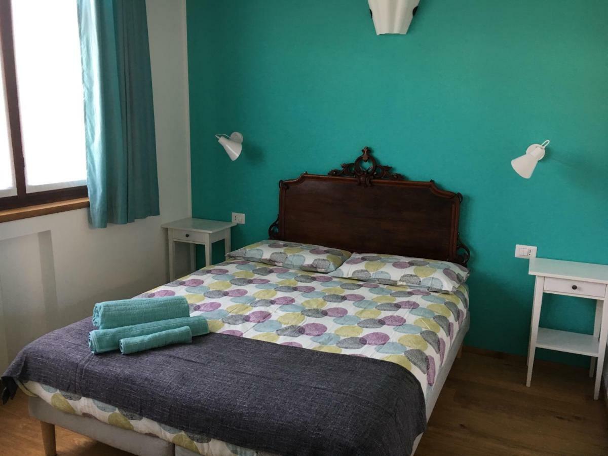 Elleboro Bed & Breakfast Carugo ภายนอก รูปภาพ
