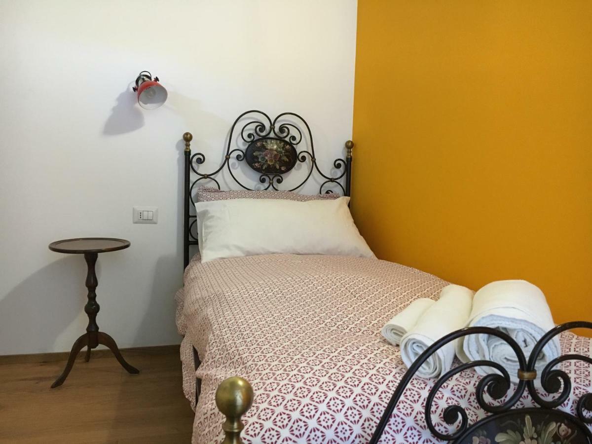 Elleboro Bed & Breakfast Carugo ภายนอก รูปภาพ