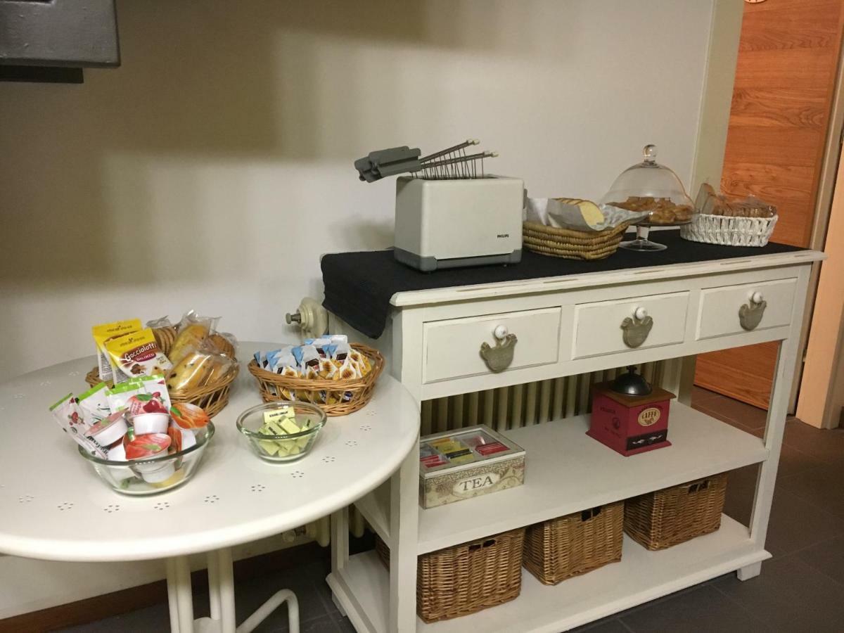 Elleboro Bed & Breakfast Carugo ภายนอก รูปภาพ